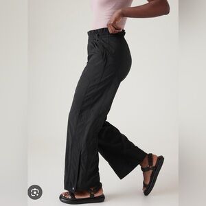 NWT Athleta Trekkie High Rise Parachute Pant Black Size 4